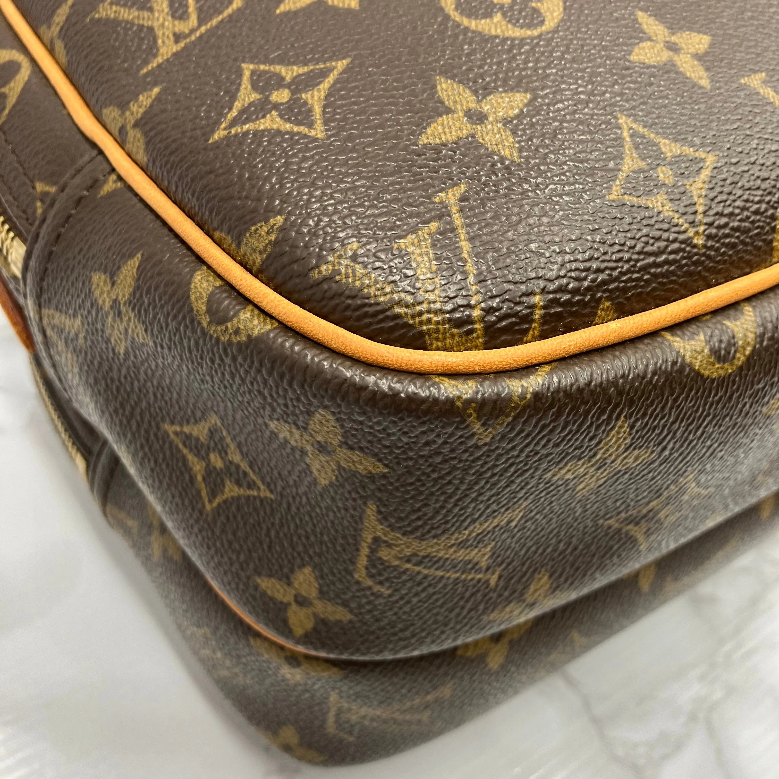 LOUIS VUITTON Monogram Reporter