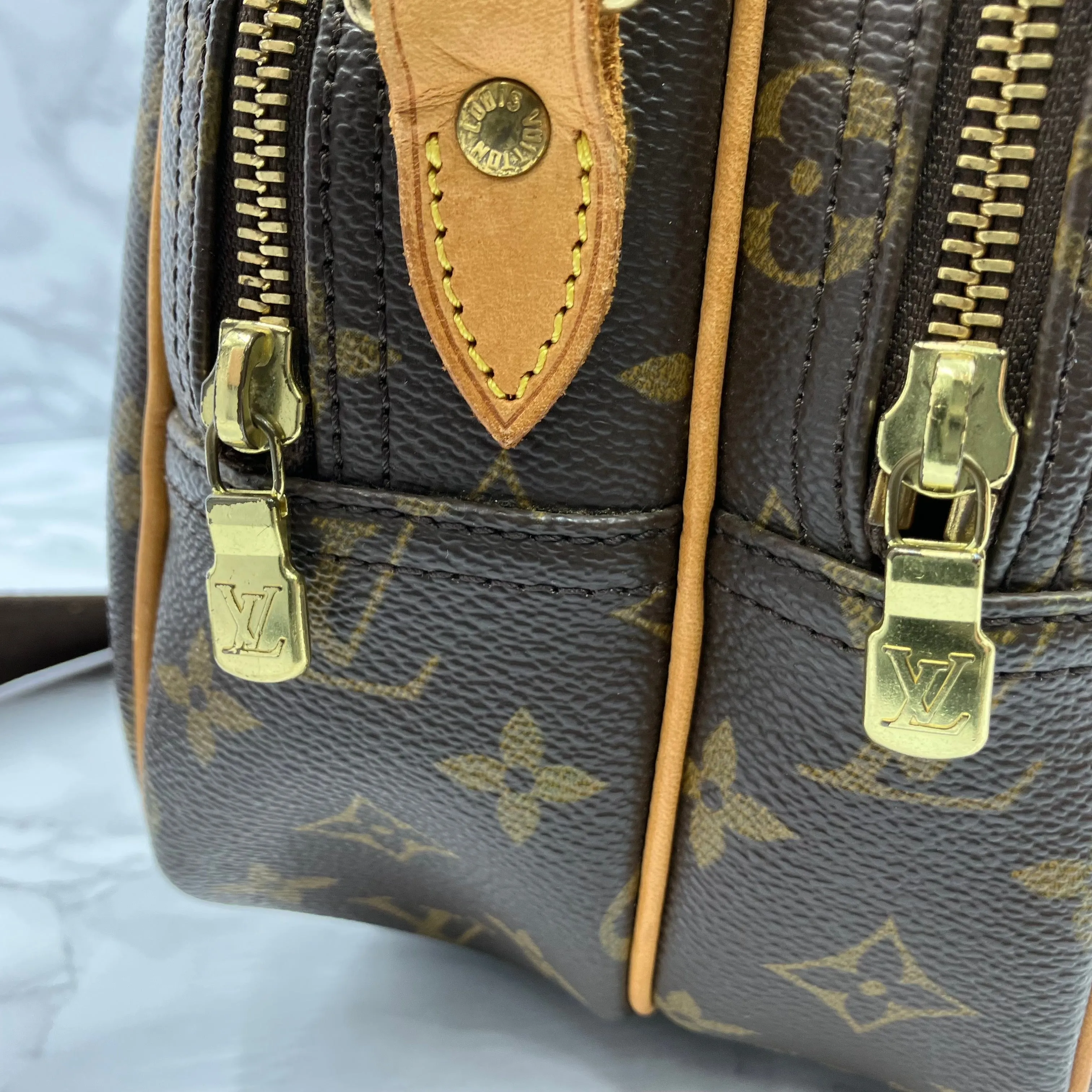 LOUIS VUITTON Monogram Reporter