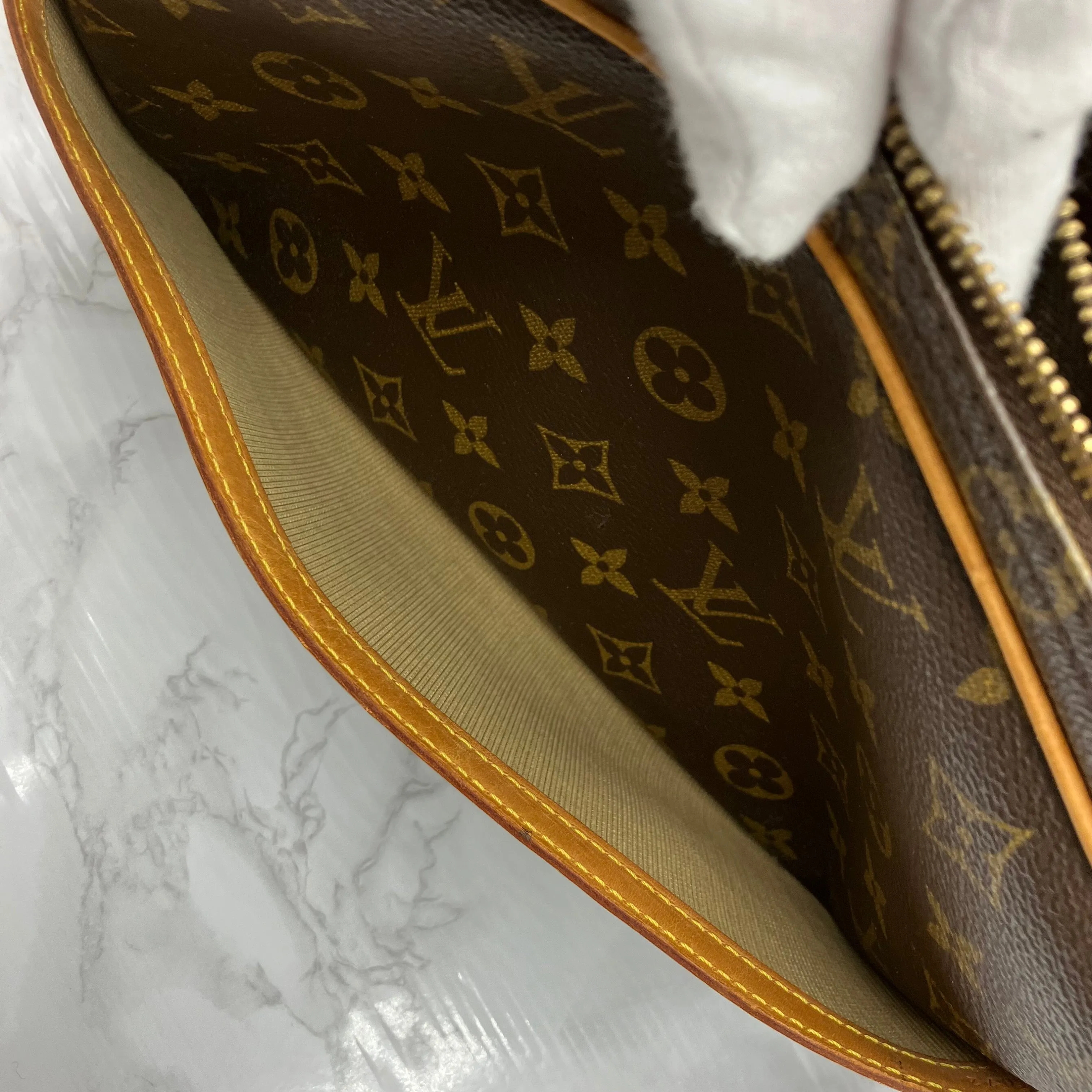 LOUIS VUITTON Monogram Reporter