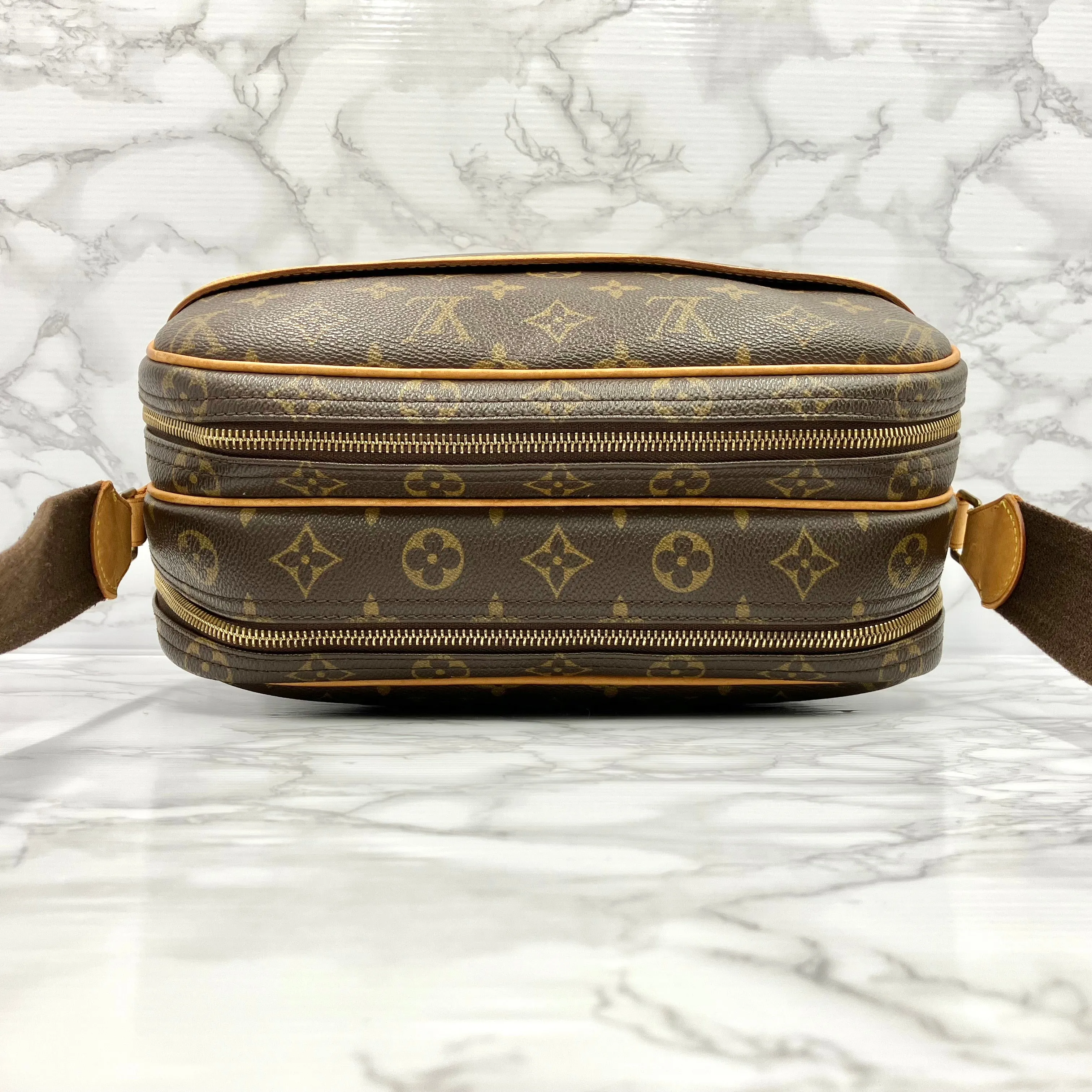 LOUIS VUITTON Monogram Reporter