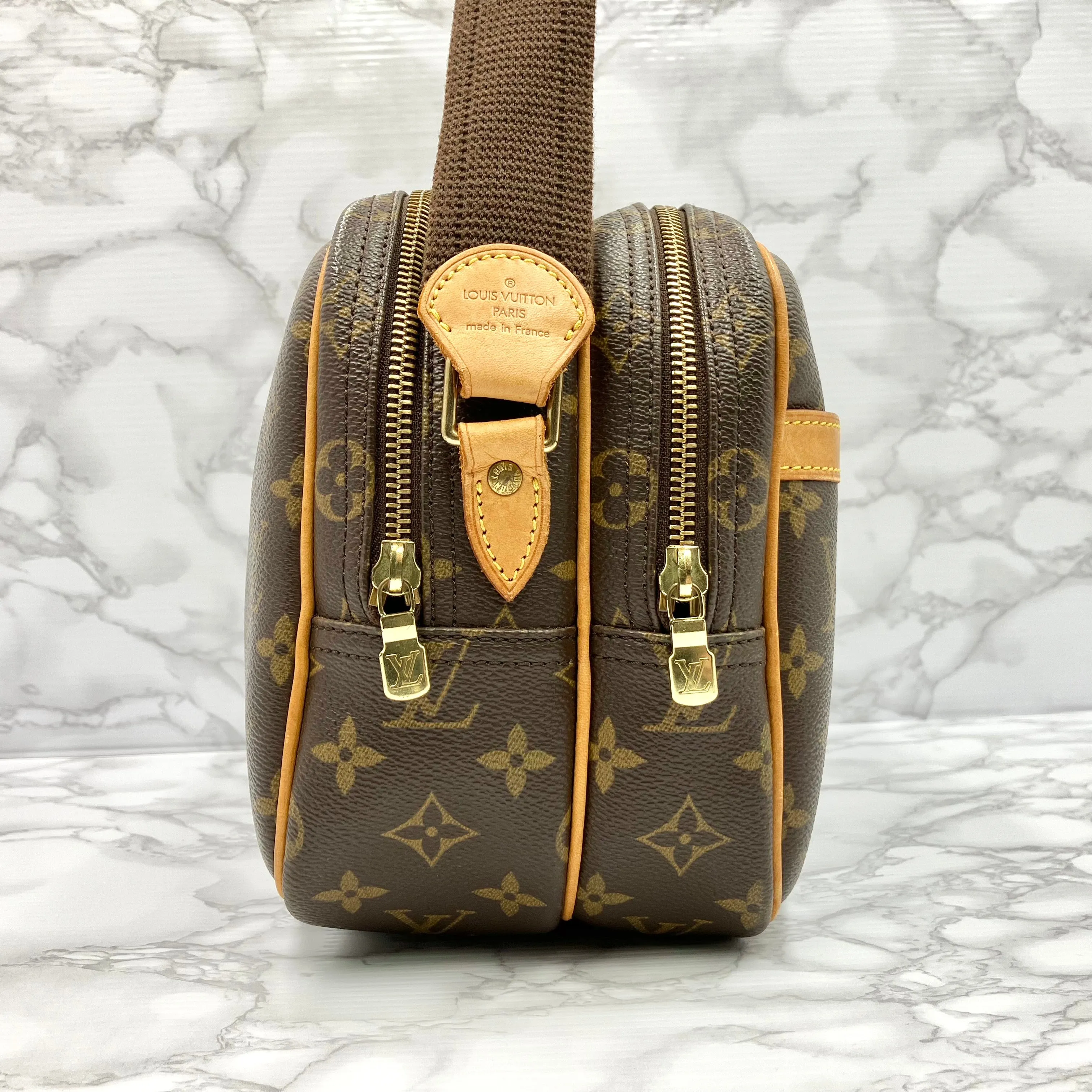 LOUIS VUITTON Monogram Reporter