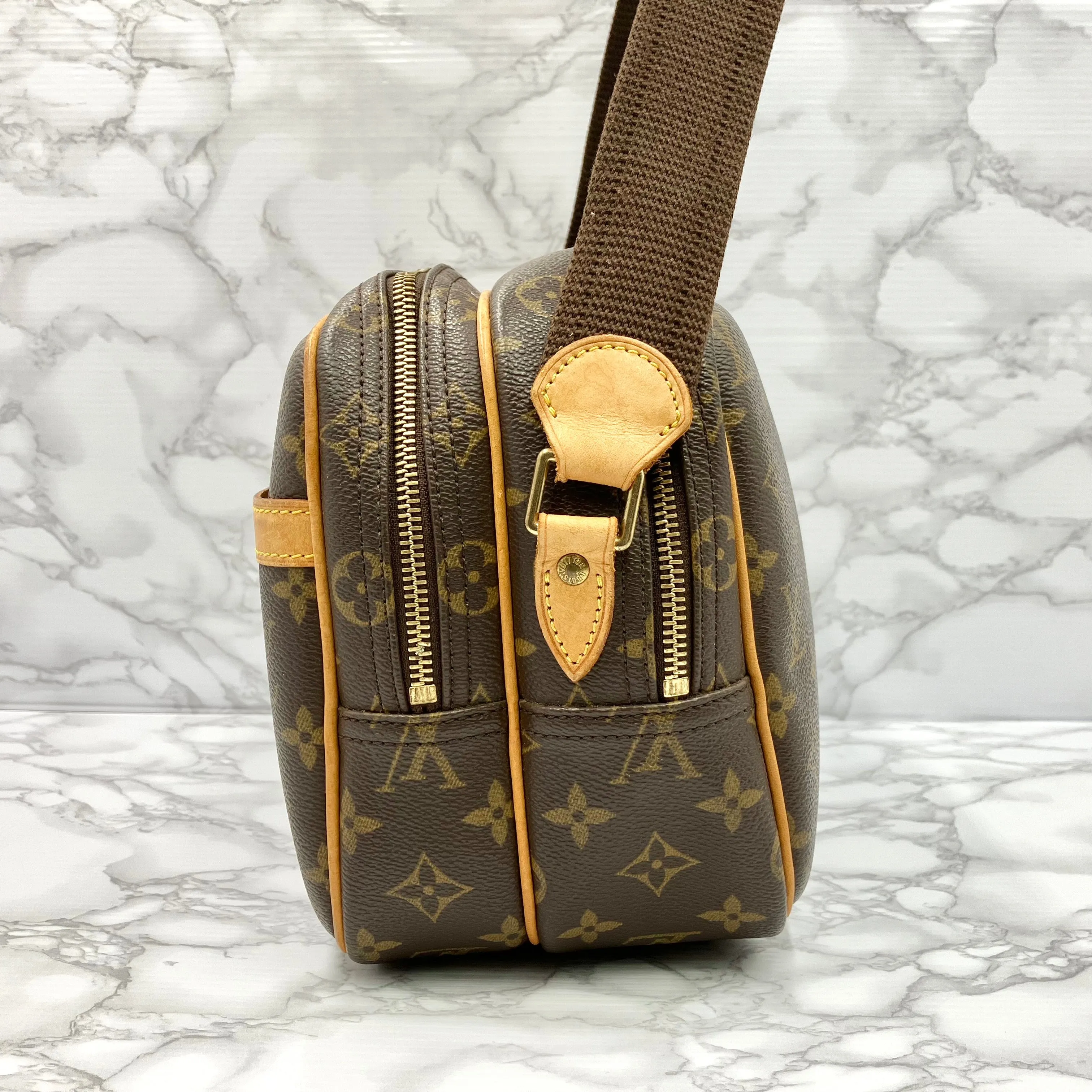 LOUIS VUITTON Monogram Reporter