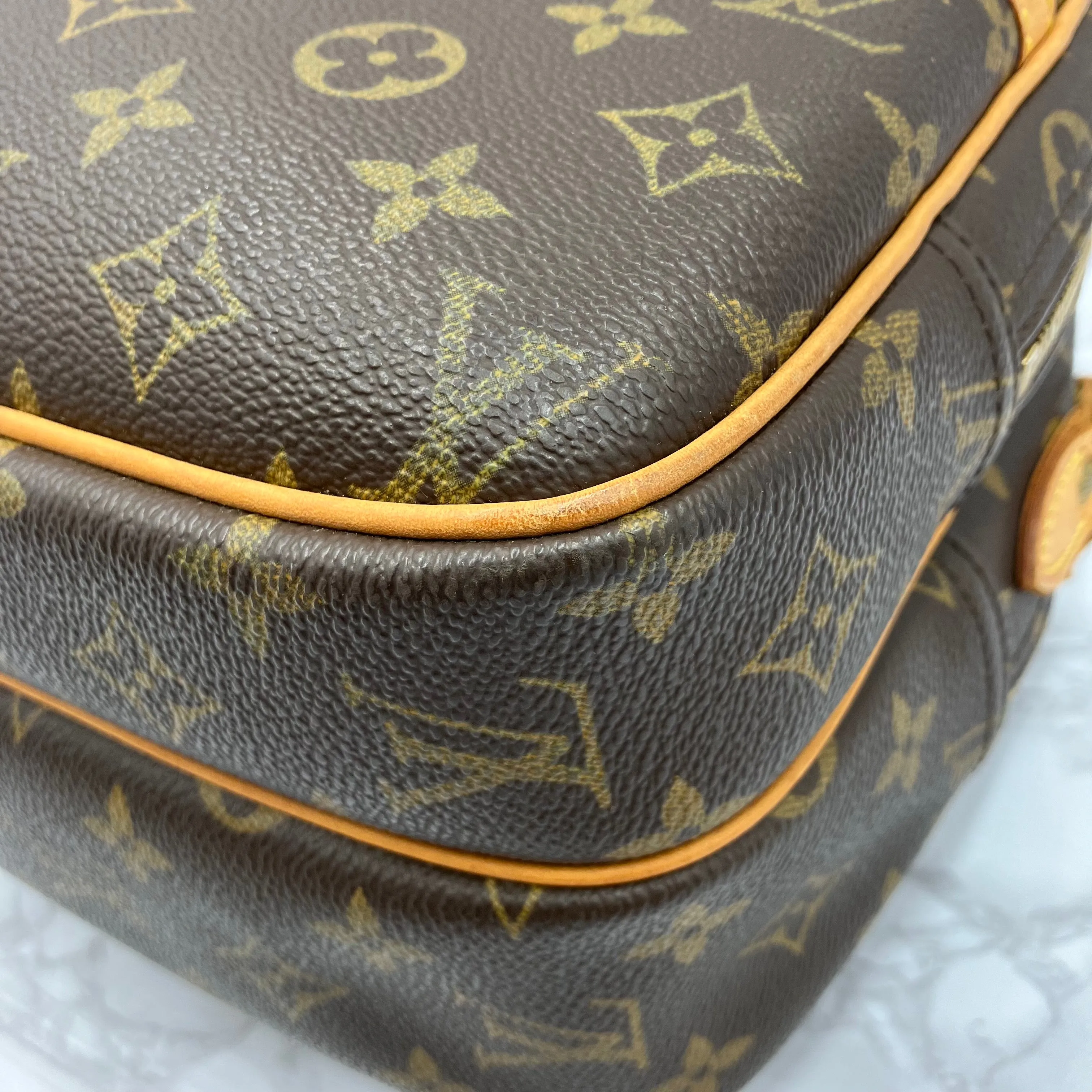 LOUIS VUITTON Monogram Reporter