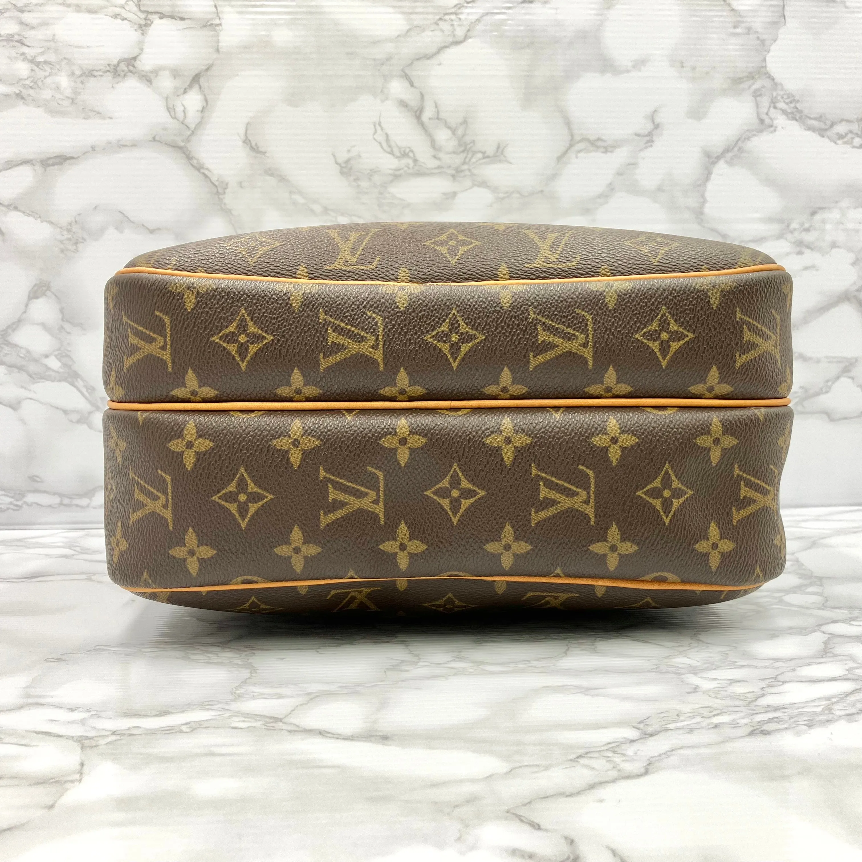 LOUIS VUITTON Monogram Reporter