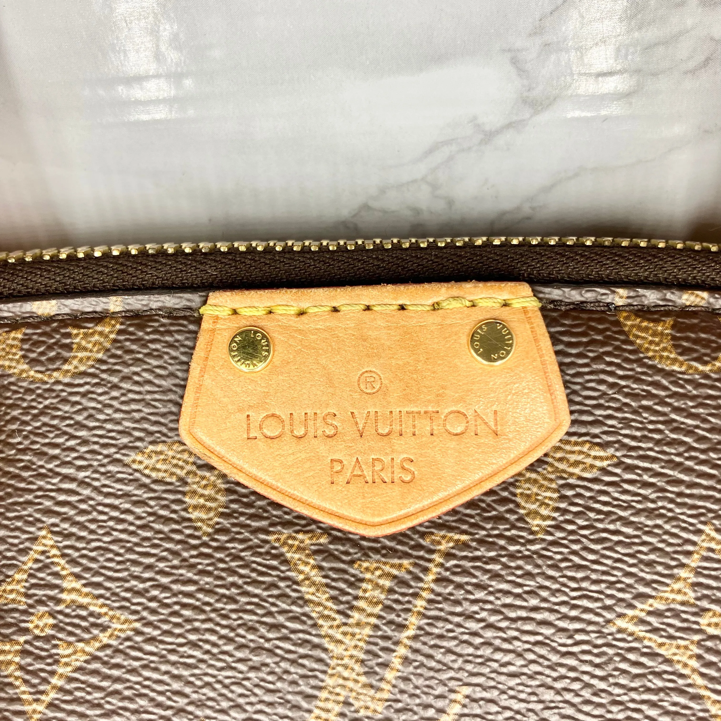 LOUIS VUITTON Monogram Thüren