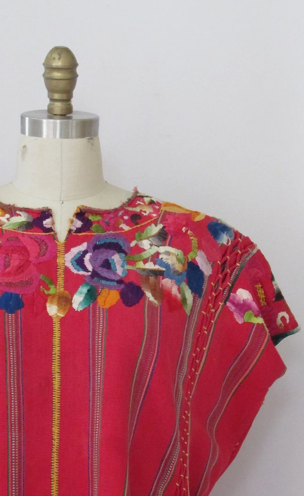 NICE FOLK 1970s Embroidered Guatemalan Frida Kahlo Style Huipil, Size Medium