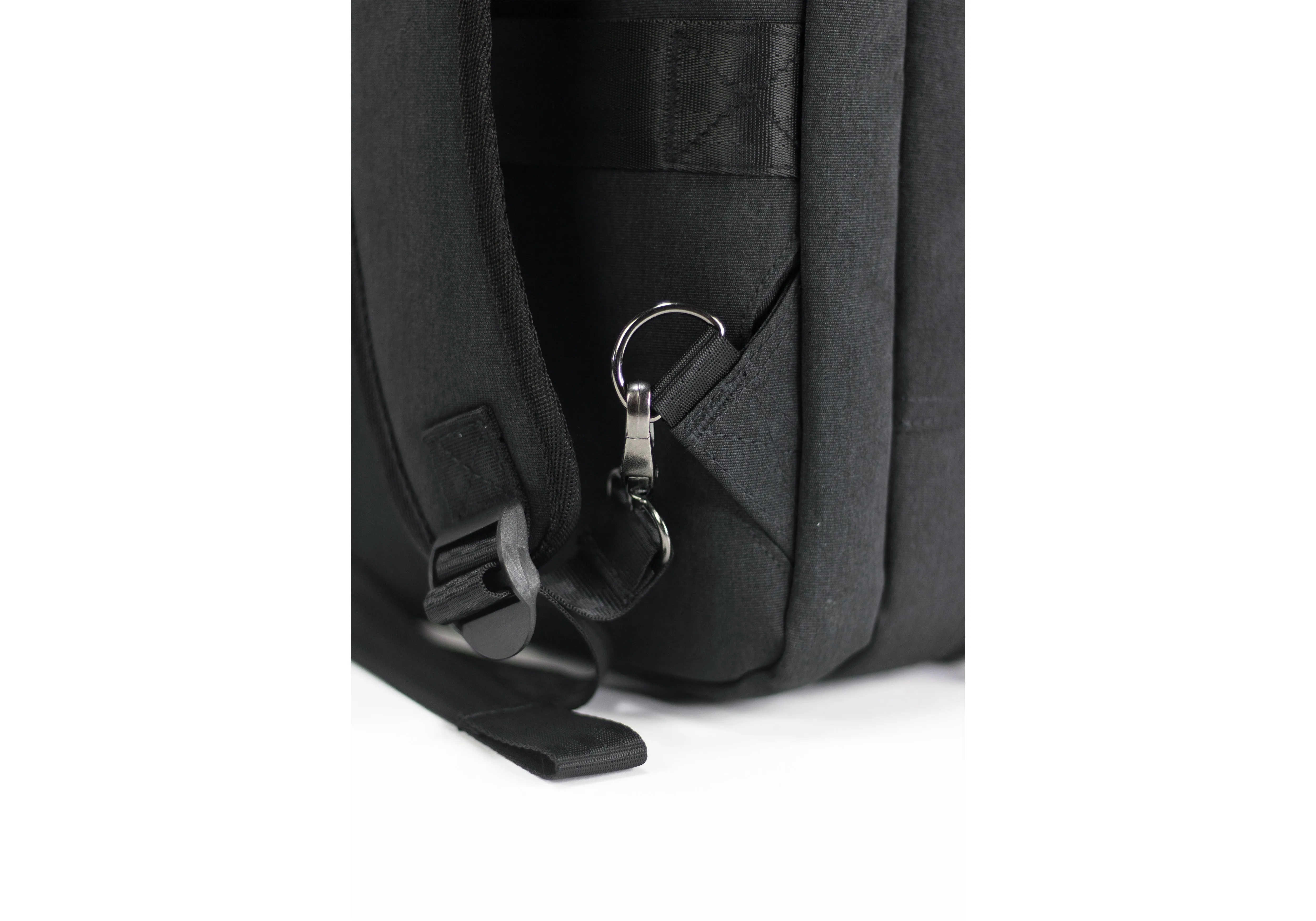 PKG Trenton 31L Messenger | Backpack